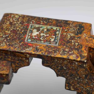 Họa Sĩ: Nguyễn Tấn Phát Chất Liệu: Sơn mài trên gỗ Kích Thước: 33cm (Dài) x 16cm (Rộng) x 15.5cm (Cao) Trọng Lượng: 9100g