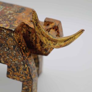 Họa Sĩ: Nguyễn Tấn Phát Chất Liệu: Sơn mài trên gỗ Kích Thước: 33cm (Dài) x 16cm (Rộng) x 15.5cm (Cao) Trọng Lượng: 9100g