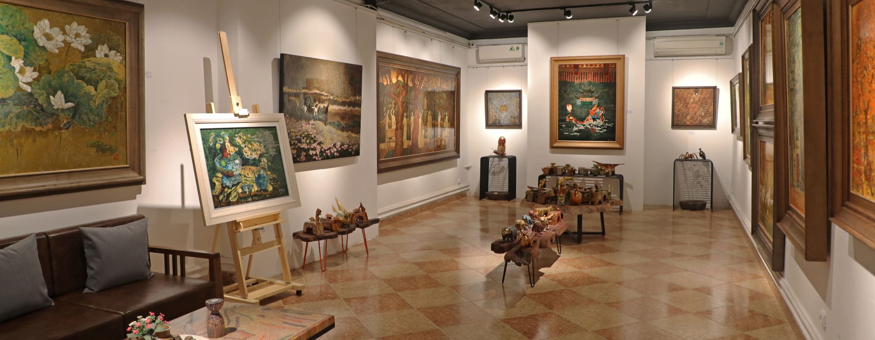 không gian tranh sơn mài nghệ thuật tại nguyen art gallery